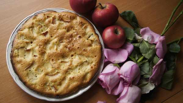 Легкий рецепт "Шарлотки" с яблоками