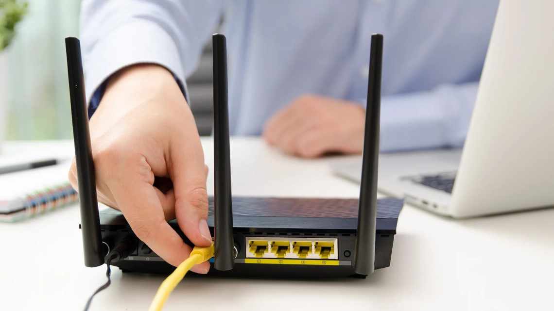 Что делать, если роутер не раздаёт интернет по Wi-Fi