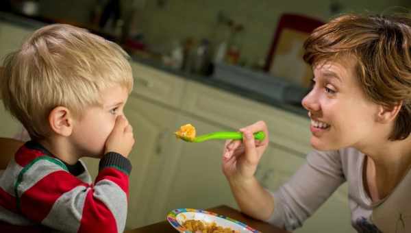 Как накормить ребенка, если он не ест
