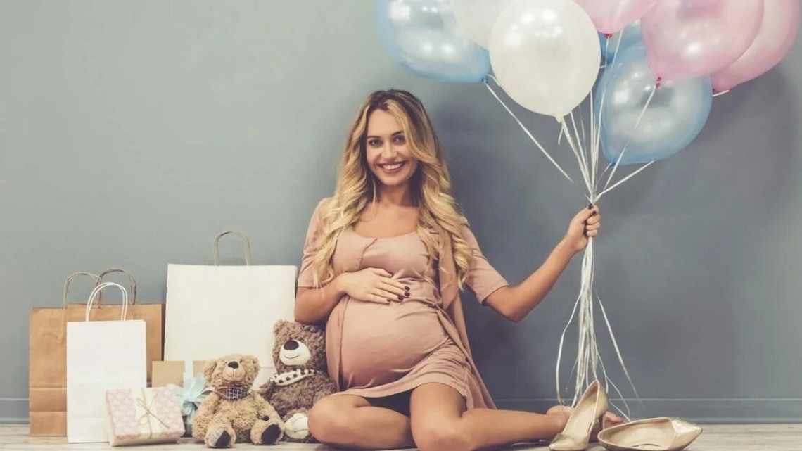 Букет в виде половых губ: беременная Эмма Робертс устроила пикантную baby shower