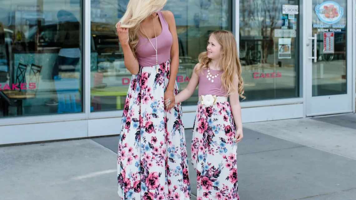 Одинаковые платья для мамы и дочери