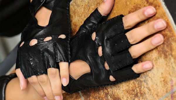Женские кожаные перчатки без пальцев