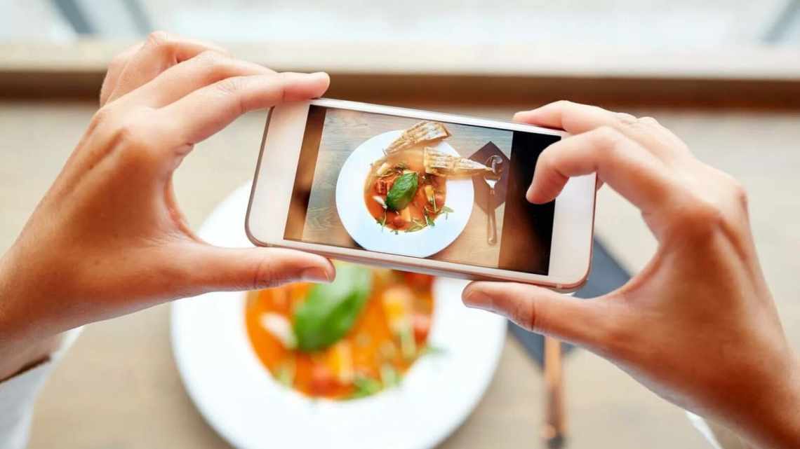 Смартфон научили определять пищевую ценность еды по фотографии