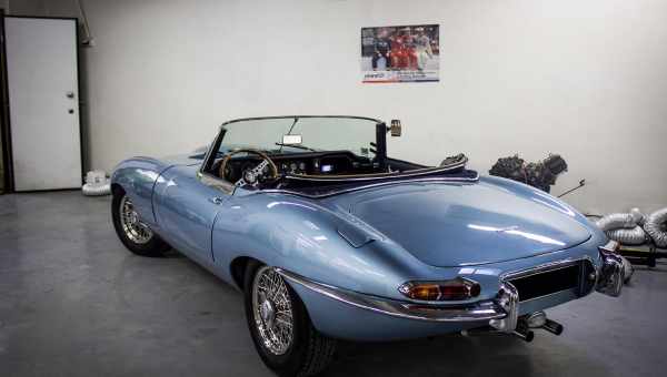 Jaguar превратил классическую модель E-type в электромобиль