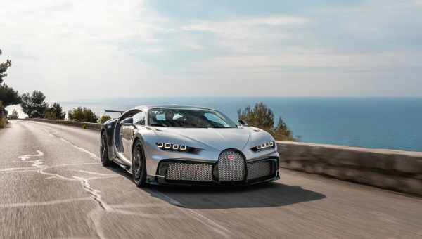 Bugatti Chiron «поймали» на дороге в Италии