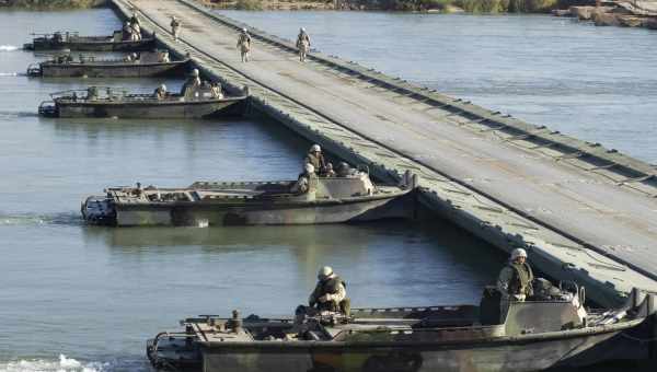 Как военные строят мосты всего за пару часов