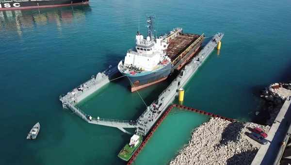 Bermuda floating dock: плавучий док для островных баз