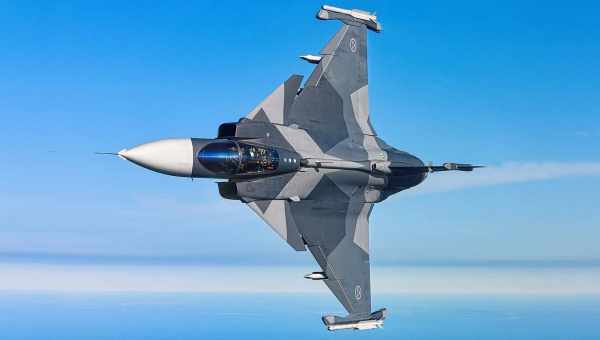 Двигатель истребителя Gripen испытали работой на биотопливной смеси