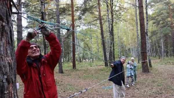 Дронов научили возводить веревочную переправу