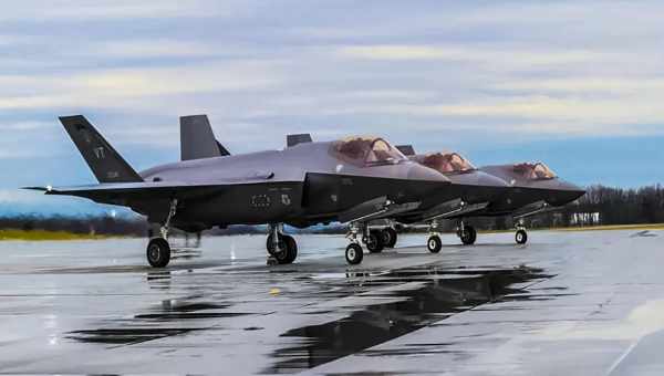 F-35 впервые перелетел через Атлантику