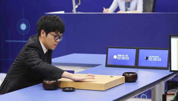 AlphaGo победила в первой игре против Кэ Цзе