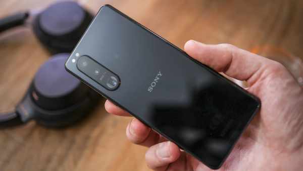 Sony анонсує Xperia Z, 5-дюймовий флагман з реалізацією 1080p